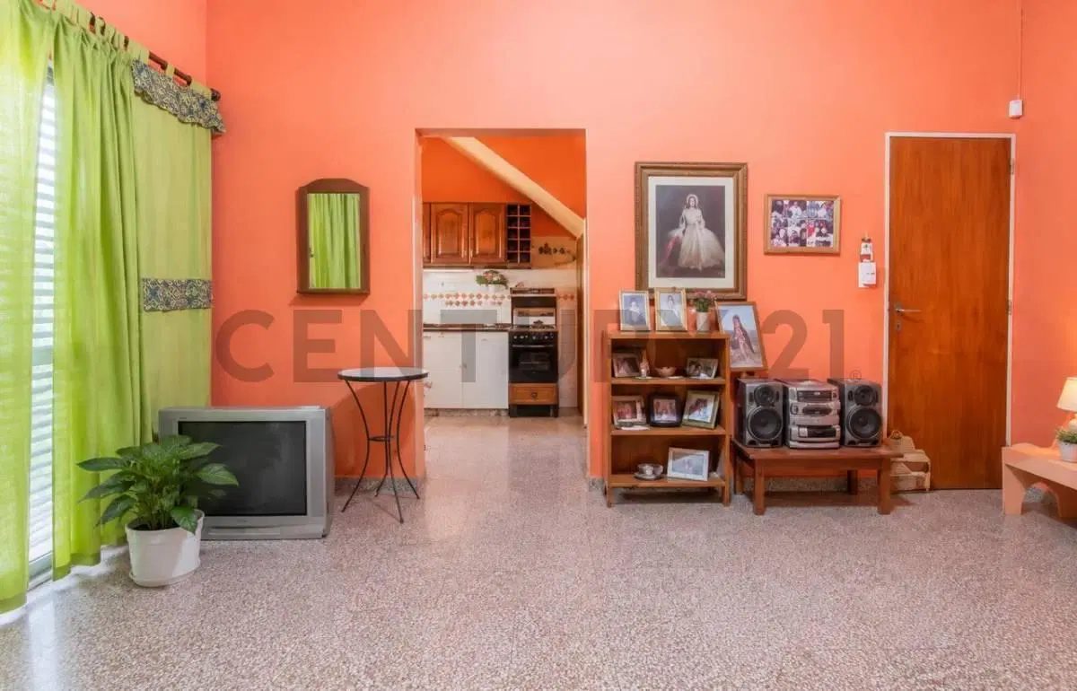 Oportunidad de inversión - Casa de 6 Habientes con gran potencial 2