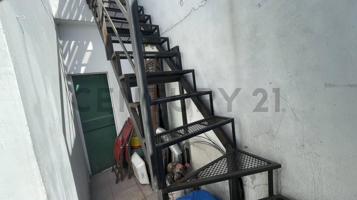 Foto de PH 4 ambientes con amplia terraza y balcón APTO CRÉDITO – Ciudadela, imagen 3