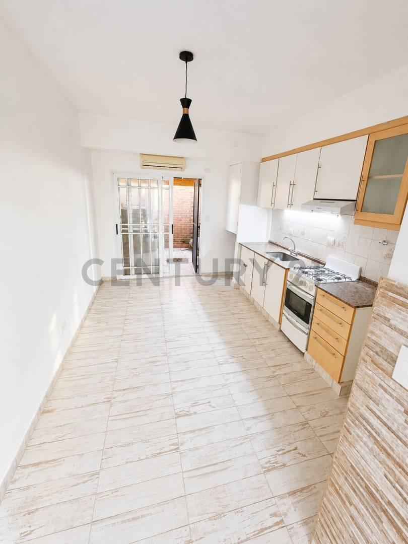 Foto de Excelente dúplex 2 ambientes con cochera en zona privilegiada, imagen 3