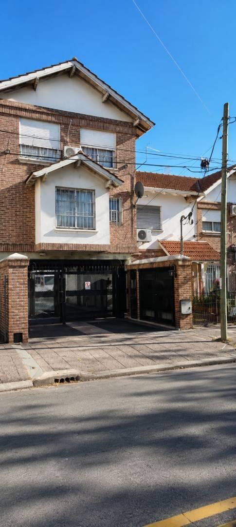 Foto de Excelente dúplex 2 ambientes con cochera en zona privilegiada, imagen 2