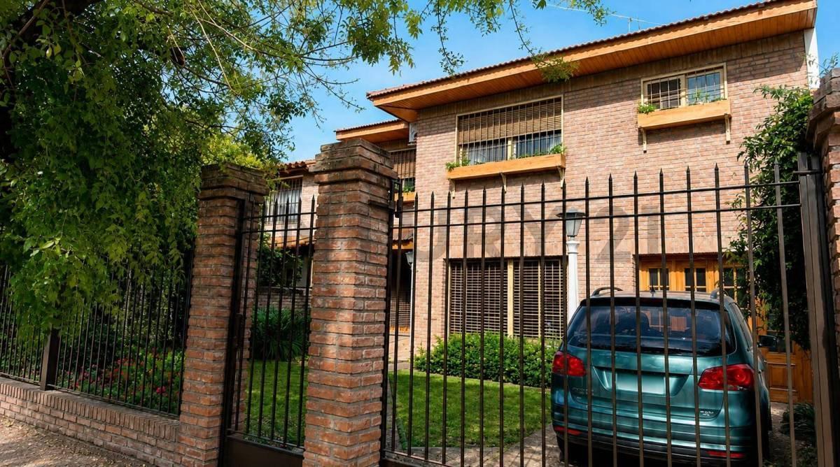 Foto de Exclusiva casa de 4 ambientes con pileta en el tradicional Barrio, imagen 1