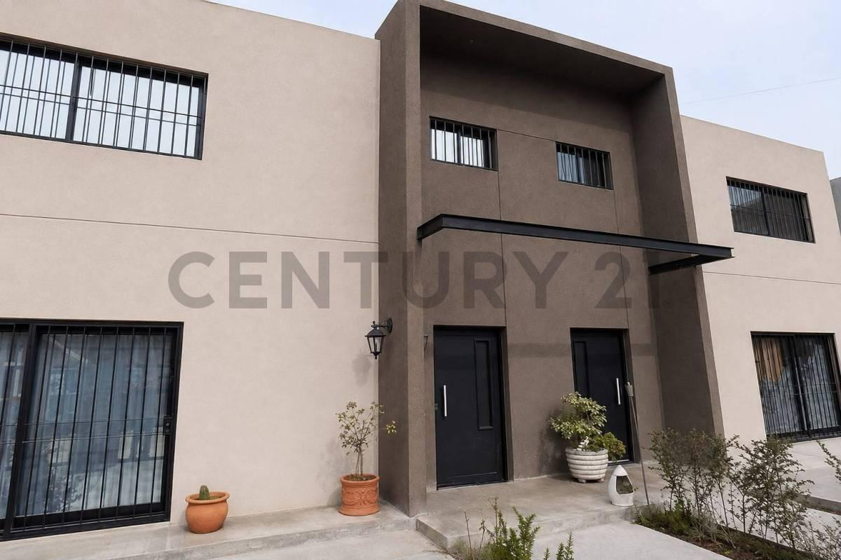 Foto de VENTA CASA 4 AMBIENTES CON GRAN PARQUE, PARRILLA Y COCHERA – VILLA, imagen 1