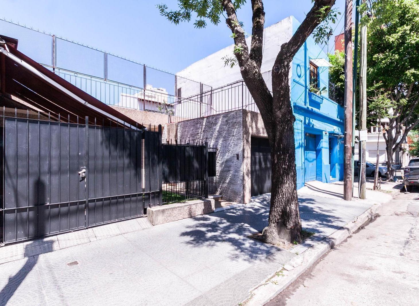 Venta de casa 4 amb con garaje, quincho y pileta!! Lanus Este centro!