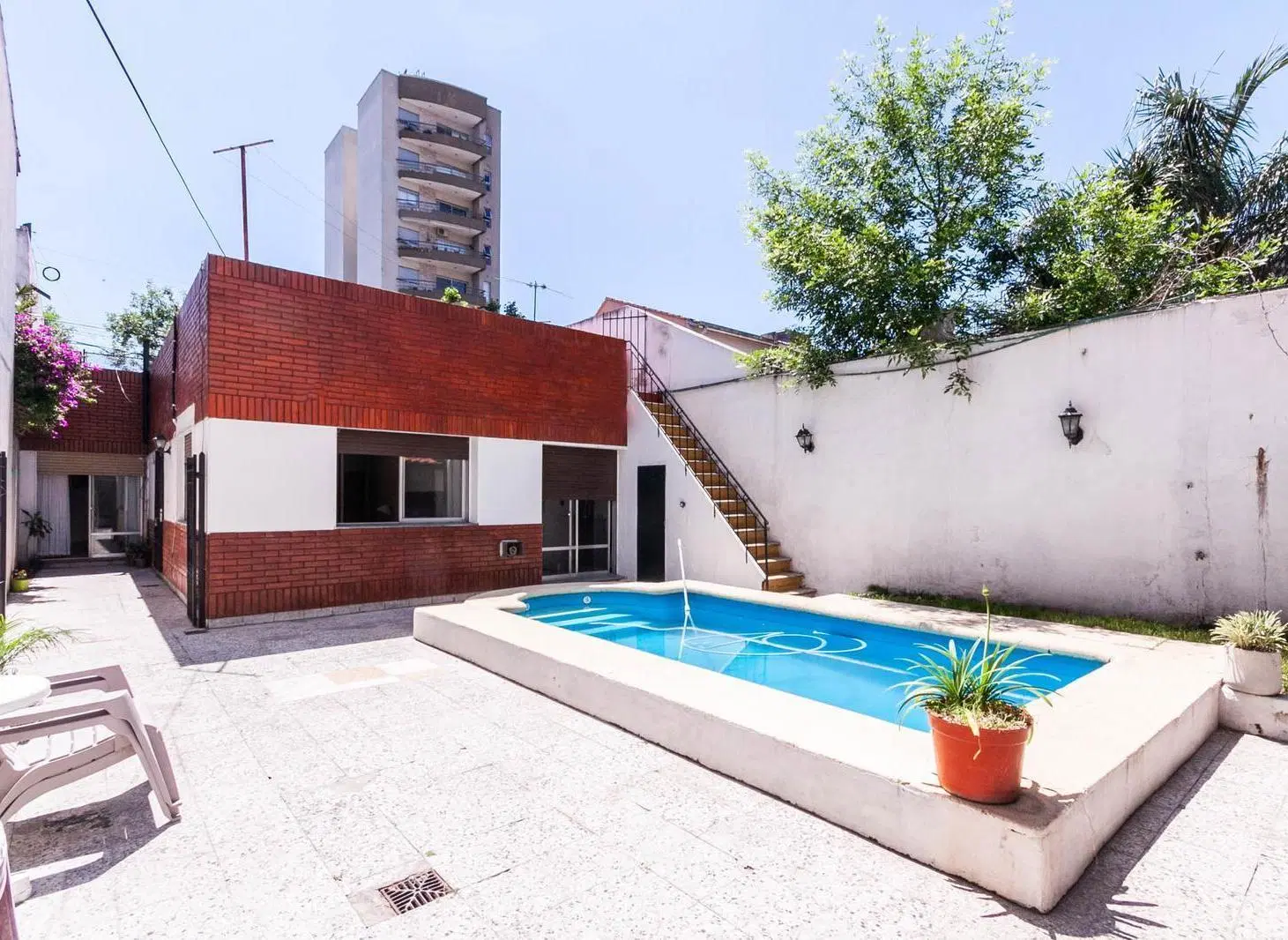 Venta de casa 4 amb con garaje, quincho y pileta!! Lanus Este centro! 1