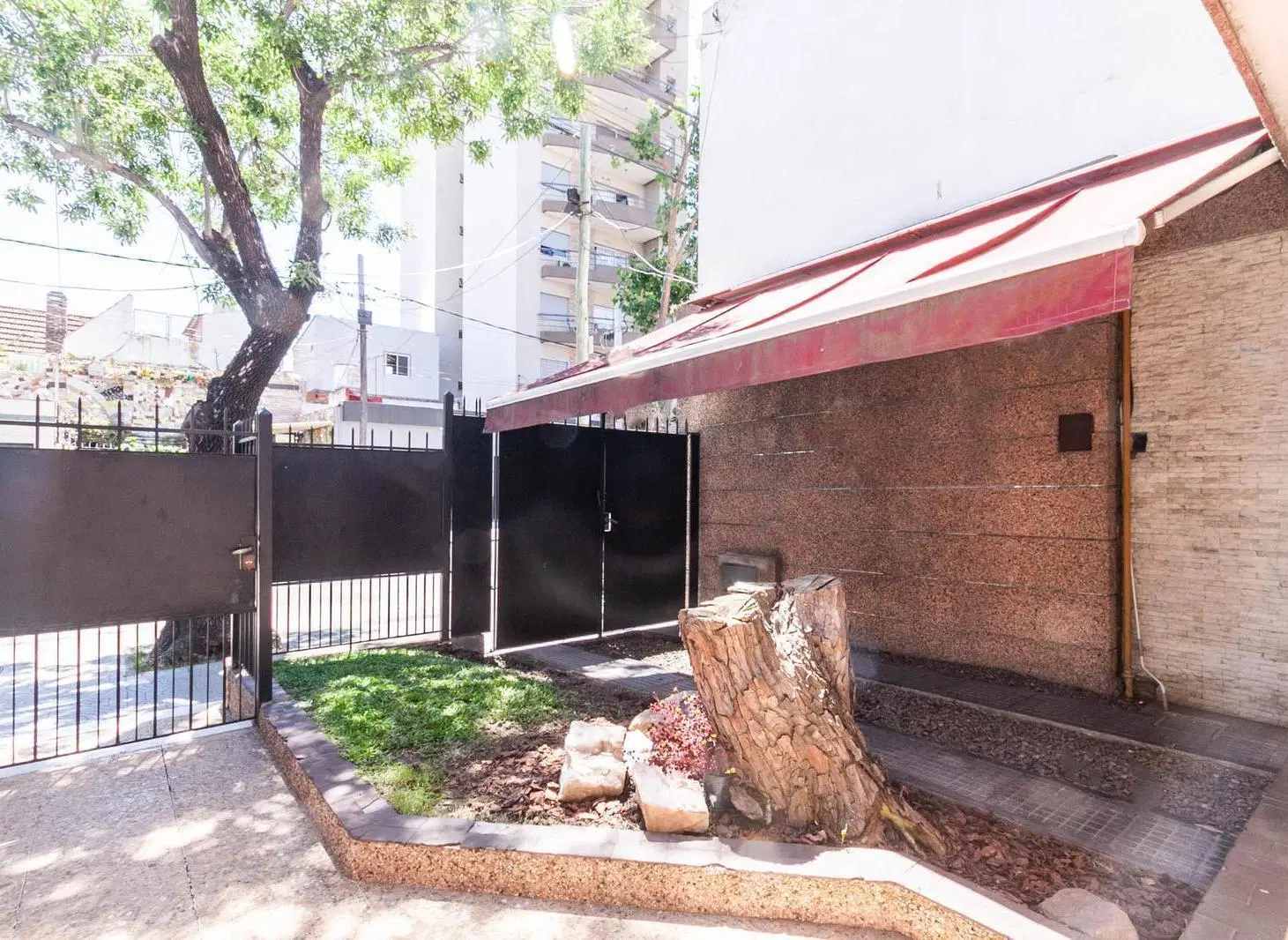 Venta de casa 4 amb con garaje, quincho y pileta!! Lanus Este centro! 5