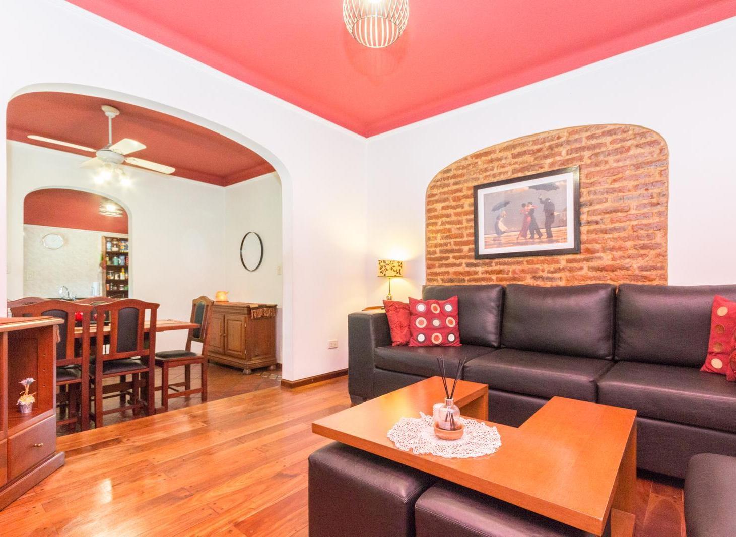 Foto de Venta de casa 4 ambientes con fondo verde, imagen 1