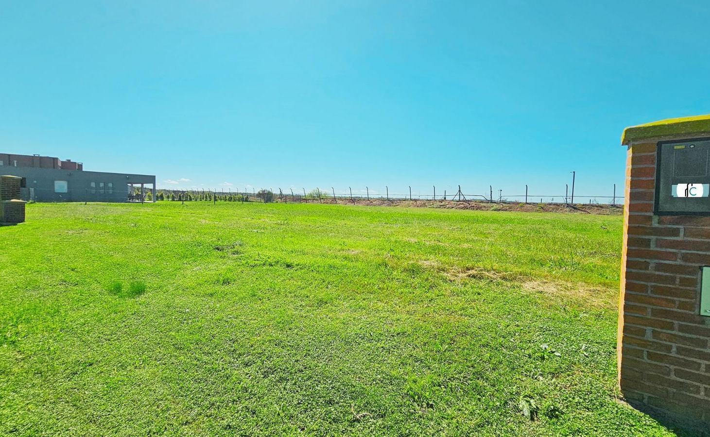 Foto de LOTE EN VENTA CON PROYECTO APROBADO LISTO PARA CONSTRUIR YA Área 8, imagen 2