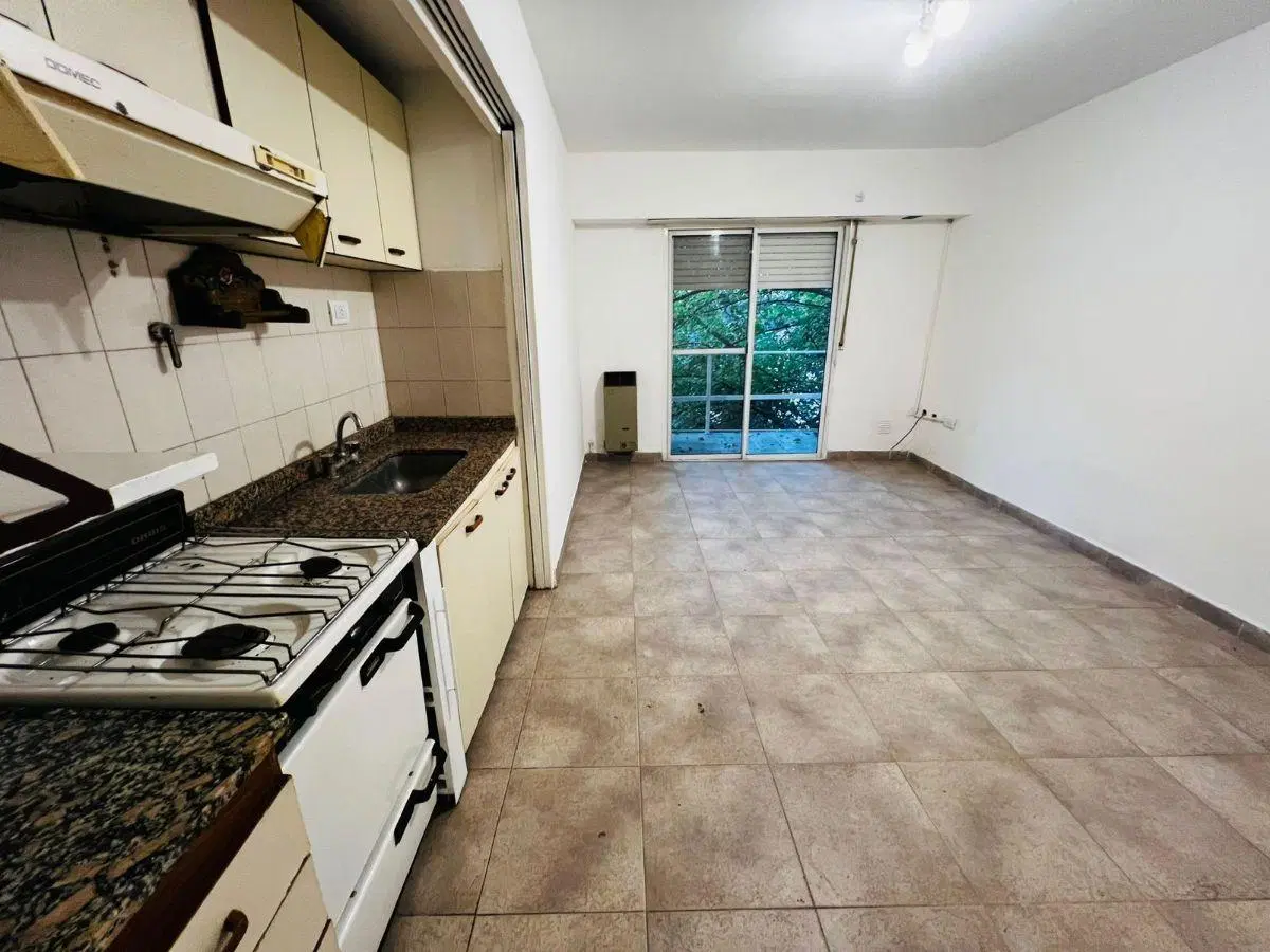 DEPARTAMENTO TRES AMBIENTES MARTIN CORONADO SEGUNDO PISO CONTRAFRENTE 3