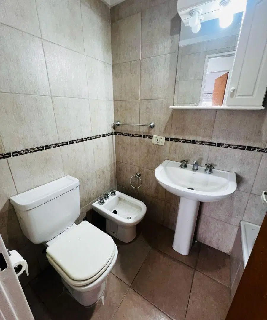 ALQUILER HERMOSO DEPARTAMENTO TRES AMBIENTES CON ASCENSOR MARTIN CORONADO 5