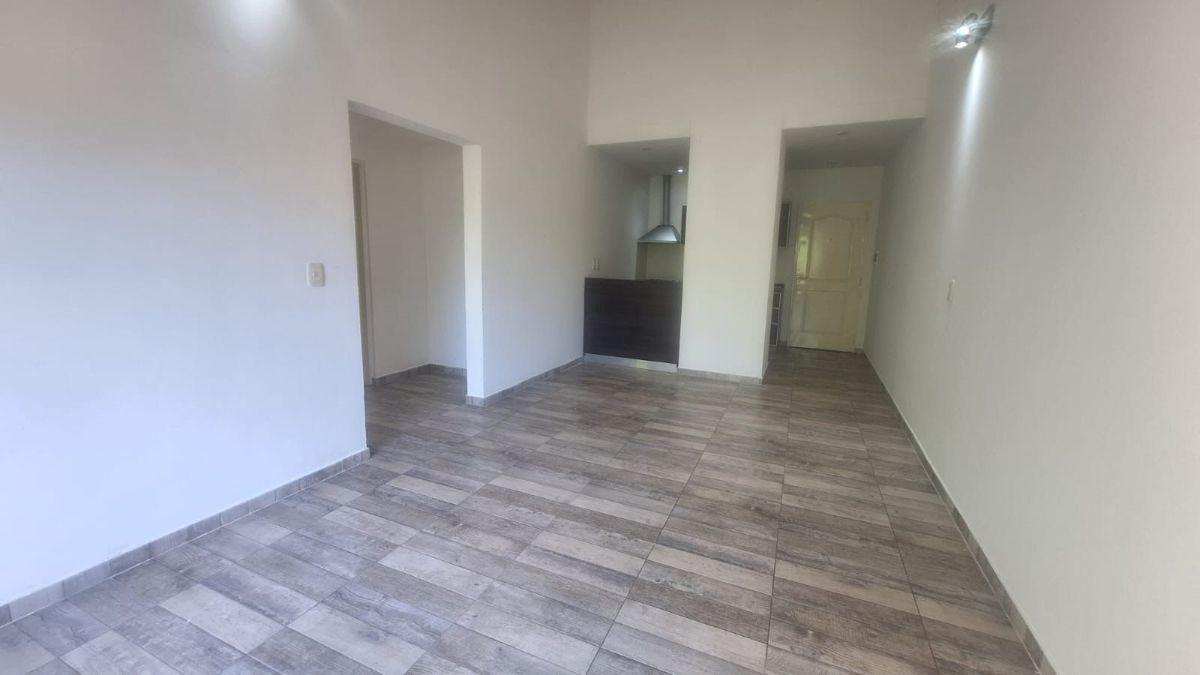 Foto de HERMOSO DEPARTAMENTO DOS AMBIENTES CON C0CHERA Y JARDIN MARTIN CORONADO, imagen 3