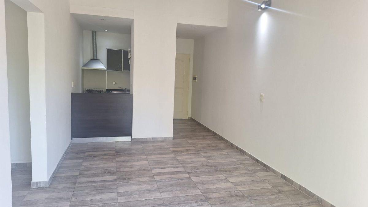 Foto de HERMOSO DEPARTAMENTO DOS AMBIENTES CON C0CHERA Y JARDIN MARTIN CORONADO, imagen 2