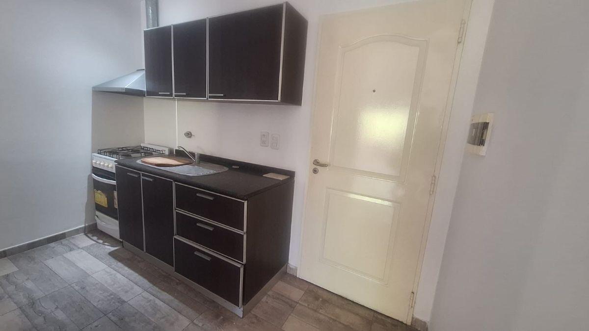 Foto de HERMOSO DEPARTAMENTO DOS AMBIENTES CON C0CHERA Y JARDIN MARTIN CORONADO, imagen 1