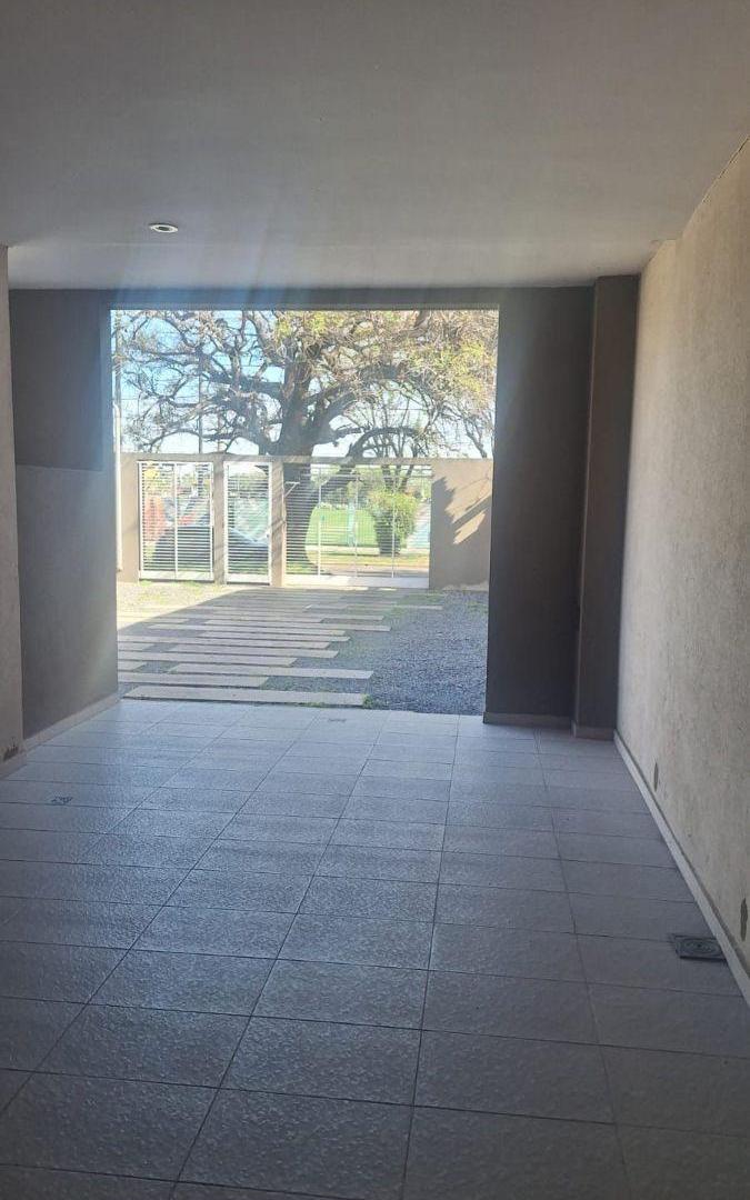 Foto de HERMOSO DEPARTAMENTO DOS AMBIENTES CON C0CHERA Y JARDIN MARTIN CORONADO, imagen 4