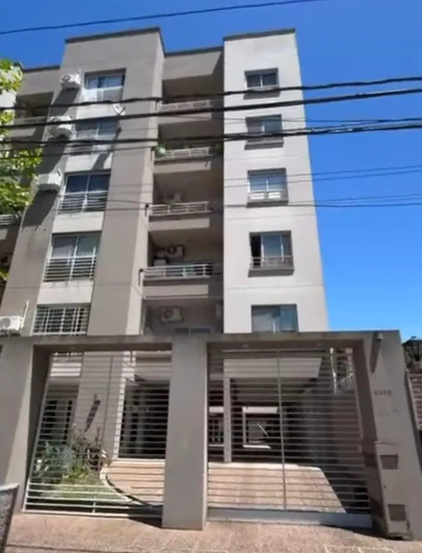 DEPARTAMENTO DOS AMBIENTES CON COCHERA, IMPECABLE. EXCELENTE UBICACIÓN CIUDAD JARDIN EL PALOMAR 3