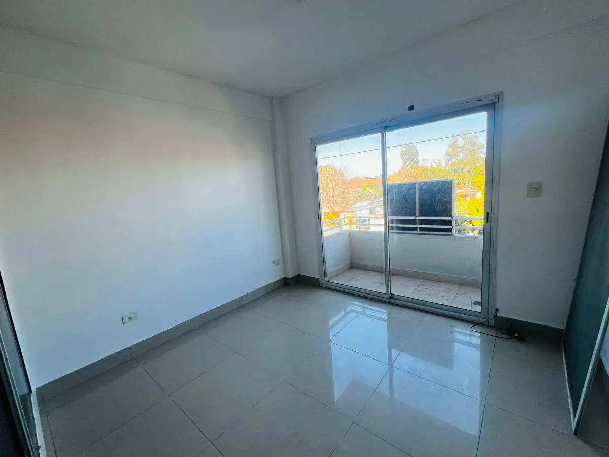DEPARTAMENTO DOS AMBIENTES AL FRENTE CON BALCON Y COCHERA . MARTIN CORONADO 5