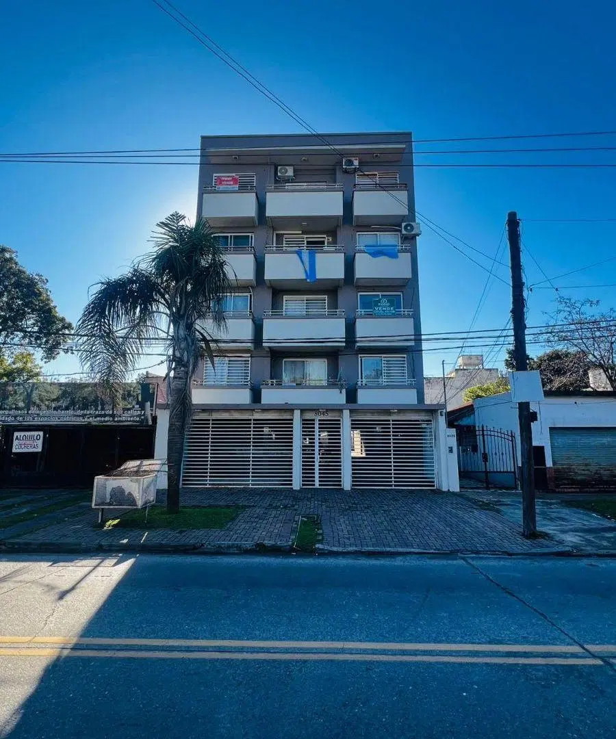 DEPARTAMENTO DOS AMBIENTES AL FRENTE CON BALCON Y COCHERA . MARTIN CORONADO 4