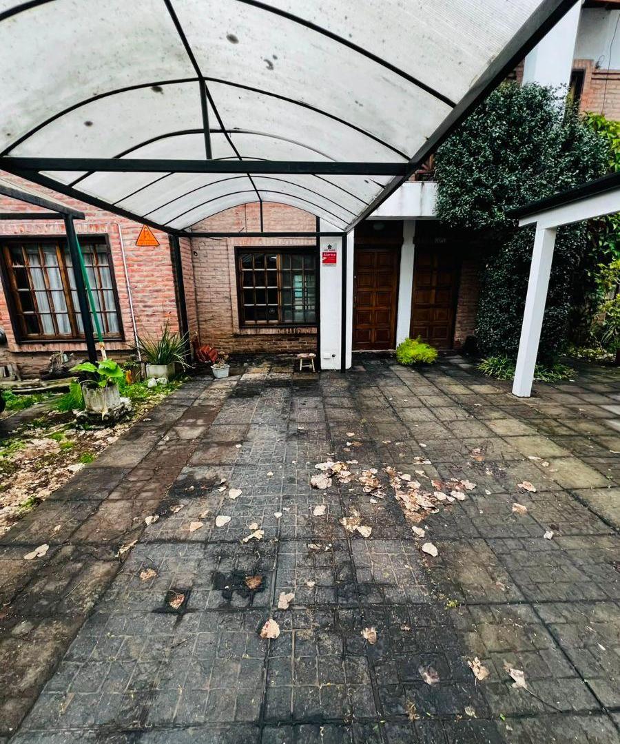 Foto de ALQUILER HERMOSO TRIPLEX CINCO AMBIENTES EN CIUDAD JARDIN CALLE BLERIOT, imagen 1