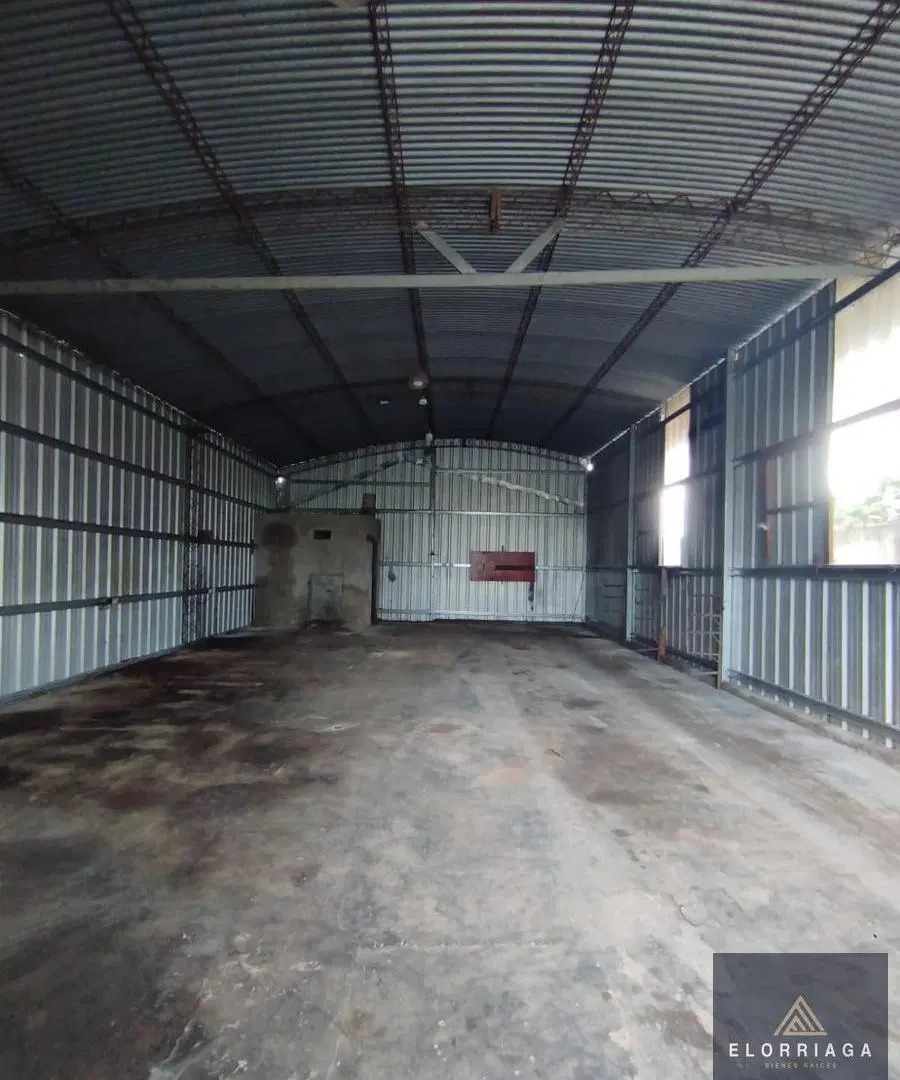 VENTA en Bloque GALPON + 2 casas en lote propio. 2