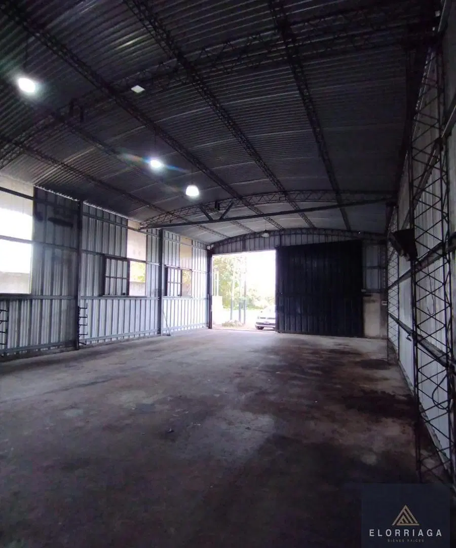 VENTA en Bloque GALPON + 2 casas en lote propio. 5