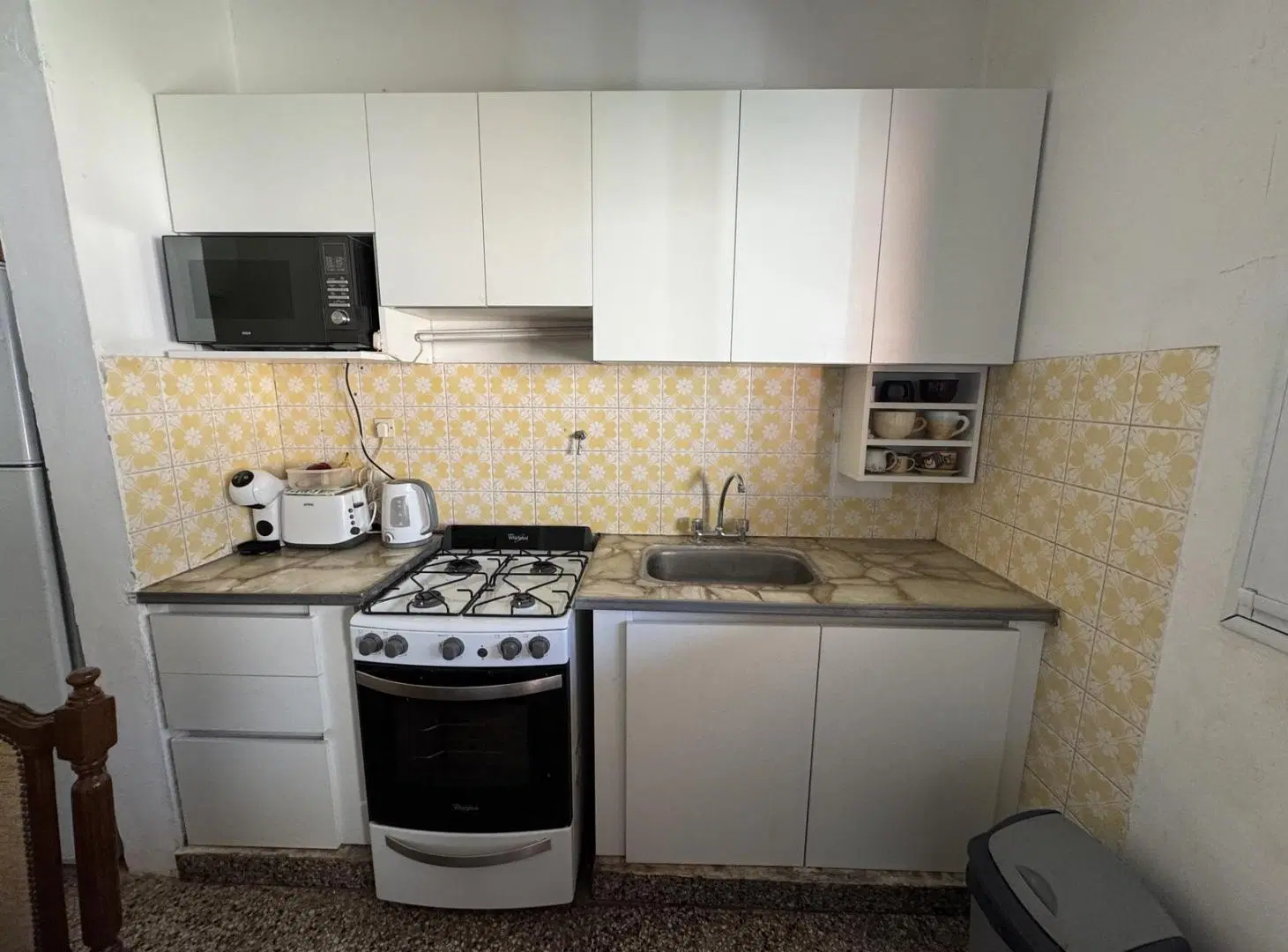 Casa de dos habitaciones y dos baños, sobre av. 1 y 30 5