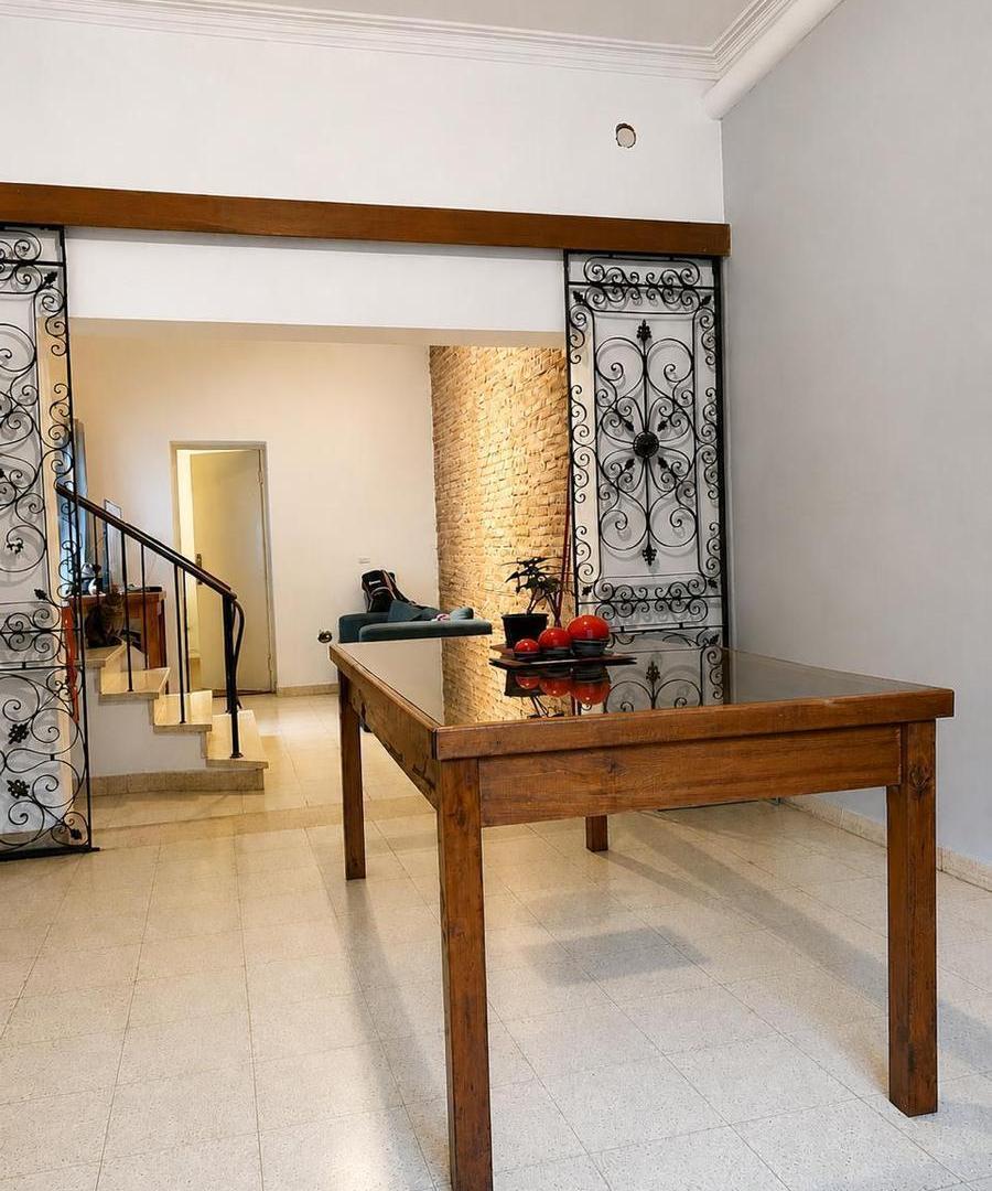 Foto de Casa centrica de 3 habitaciones con cochera, patio interno y terraza, imagen 1