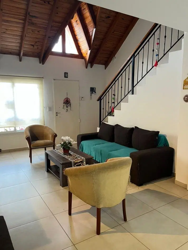 Chalet desarrollado en dos plantas  amplio parque con piscina climatizada Castelar N. 2