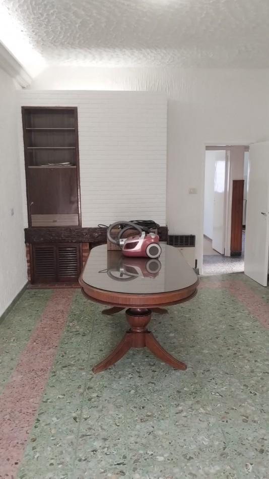 Foto de Casa 4 ambientes ECELENTE ESTADO Y UBICACION!!, imagen 1
