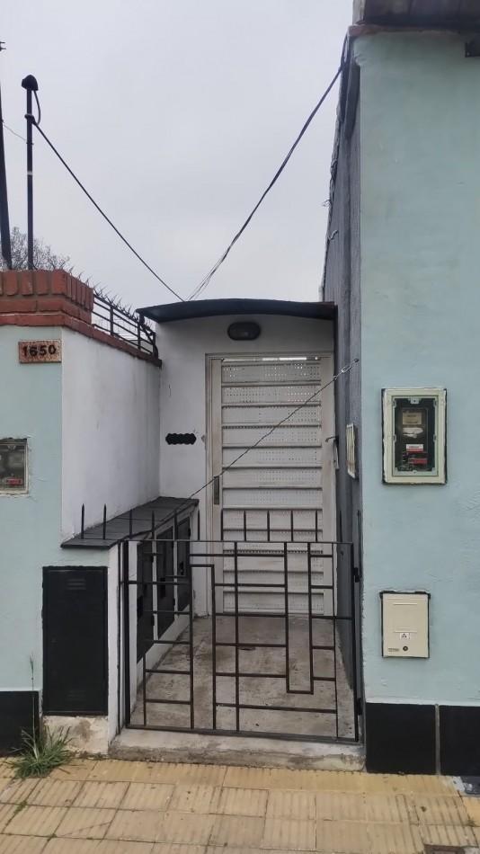 Foto de Dpto interno dos ambientes con patio y lavadero - Parque Quirno, imagen 3