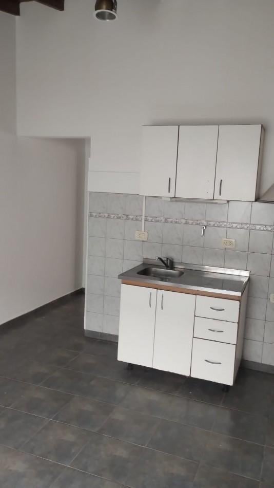 Foto de Dpto interno dos ambientes con patio y lavadero - Parque Quirno, imagen 5
