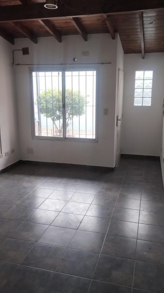 Foto de Dpto interno dos ambientes con patio y lavadero - Parque Quirno, imagen 4