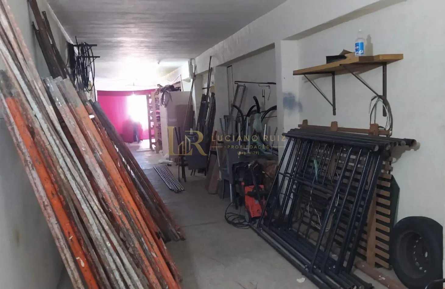 VENTA DEPOSITO EN VILLA PRIMERA 3