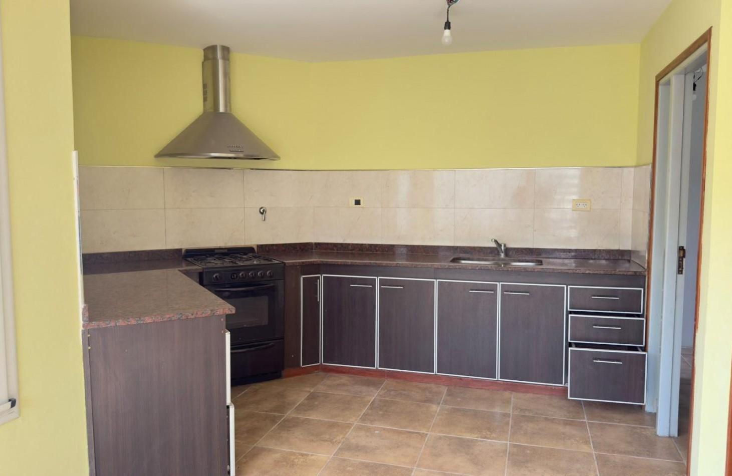 Foto de Casa 4 Ambientes en Venta en Lopez de Gomara - 3 Dormitorios, 2, imagen 2