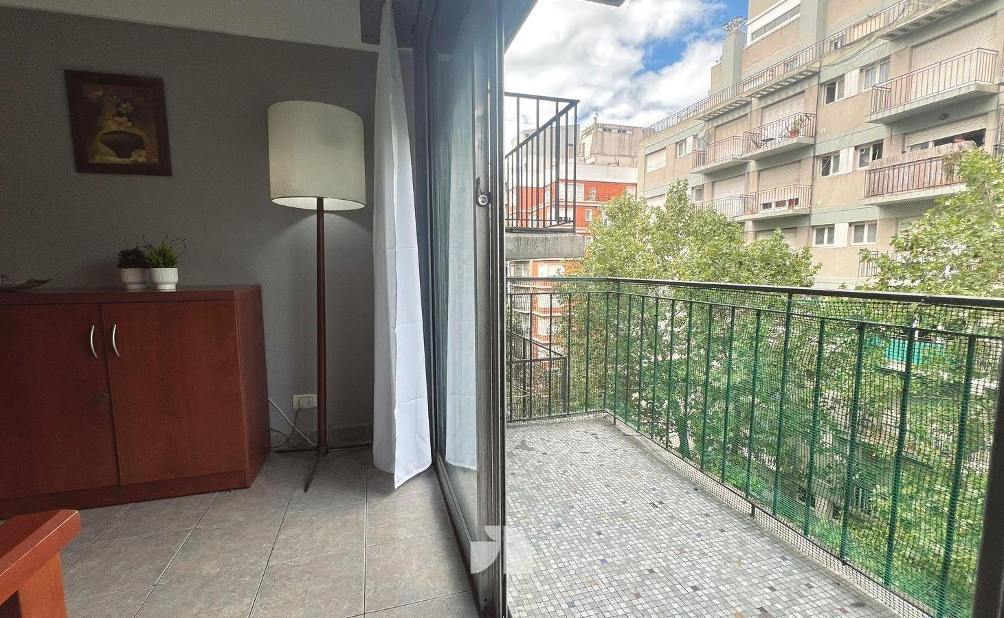 Foto de Departamento 2 Ambientes Reciclado con Balcón al Frente. Zona Guemes., imagen 2