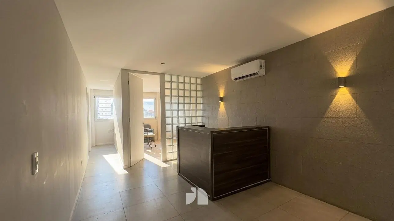 Oficina de 3 Ambientes, con Cocina y Baño. Zona Chauvín. 5