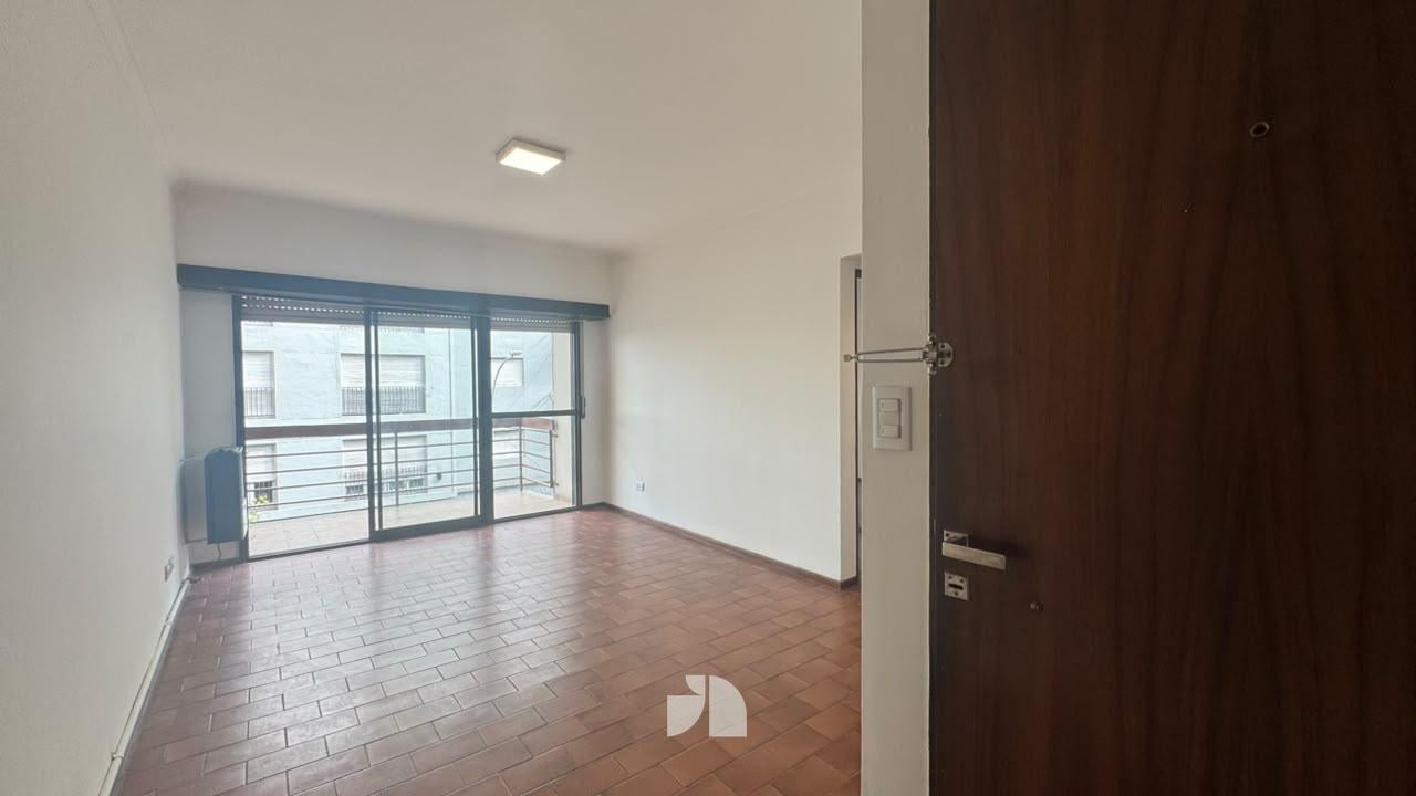 Foto de Departamento 2 Ambientes en Alquiler, zona La Perla., imagen 1