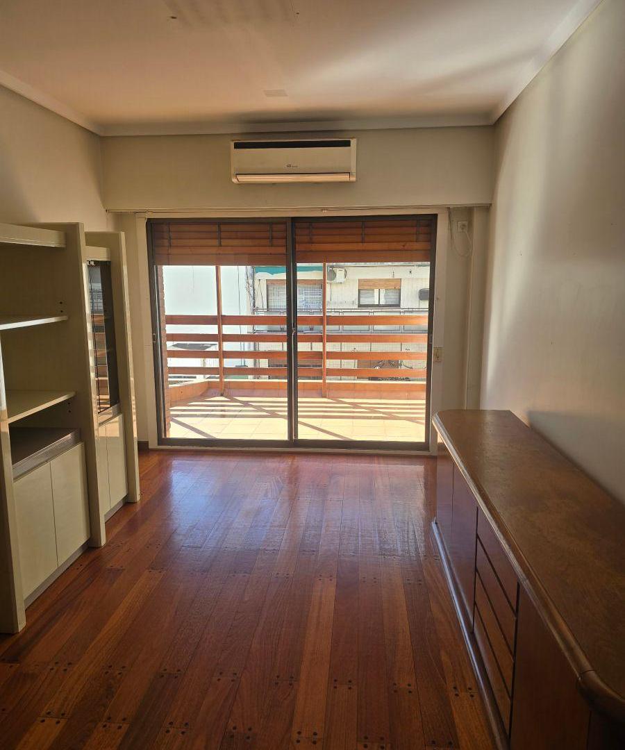 Piso alto de categoria con 2 cocheras. Terraza y parrilla