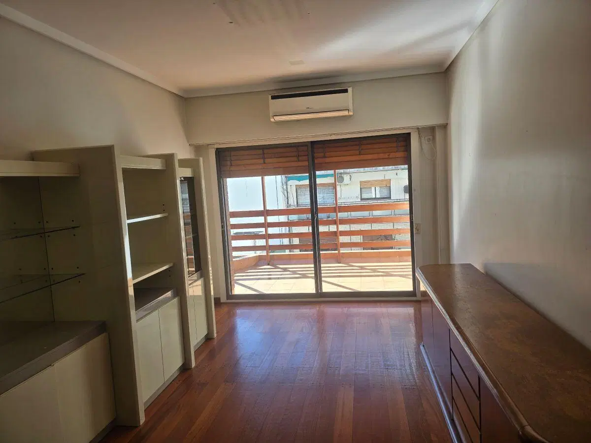 Piso alto de categoria con 2 cocheras. Terraza y parrilla 2