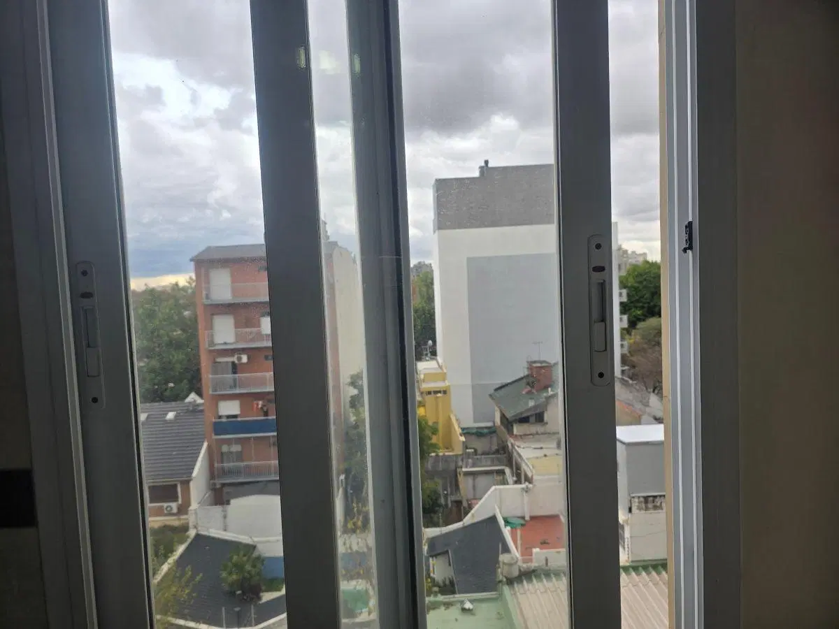EXCELENTE DEPARTAMENTO MUY LUMINOSO PISO ALTO CON MB VISTA- DORMITORIO CON DOBLE PLACARD EN SUITE- 5