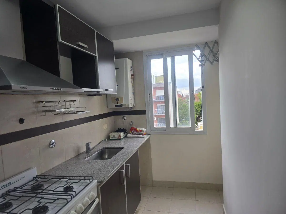 EXCELENTE DEPARTAMENTO MUY LUMINOSO PISO ALTO CON MB VISTA- DORMITORIO CON DOBLE PLACARD EN SUITE- 8