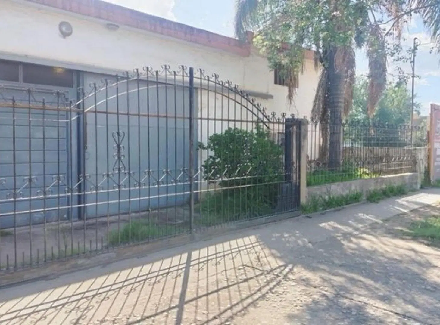 Galpon con casas y departamento AV. Fangio ARGUELLO 3