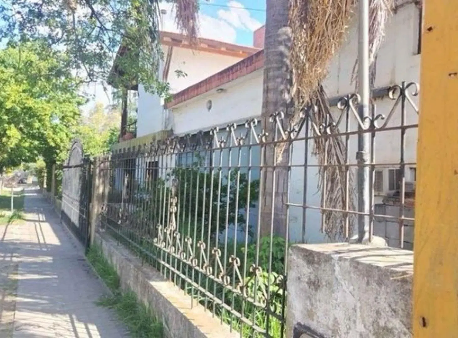 Galpon con casas y departamento AV. Fangio ARGUELLO 2