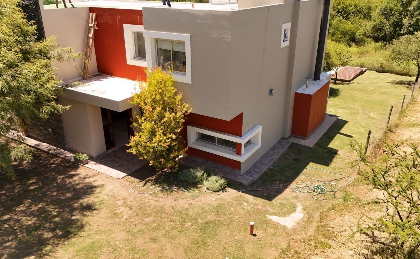 Casa en alquiler anual en villa carlos paz de categoría 3 dormitorios 3 baños Tierra Alta