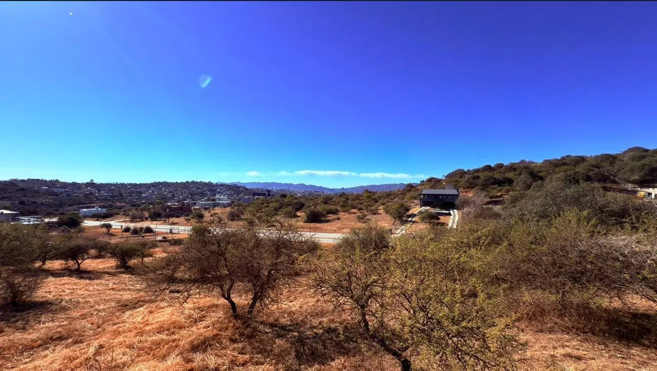 Terreno en venta en villa carlos paz barrio venturia con vista a las sierras y lago 4