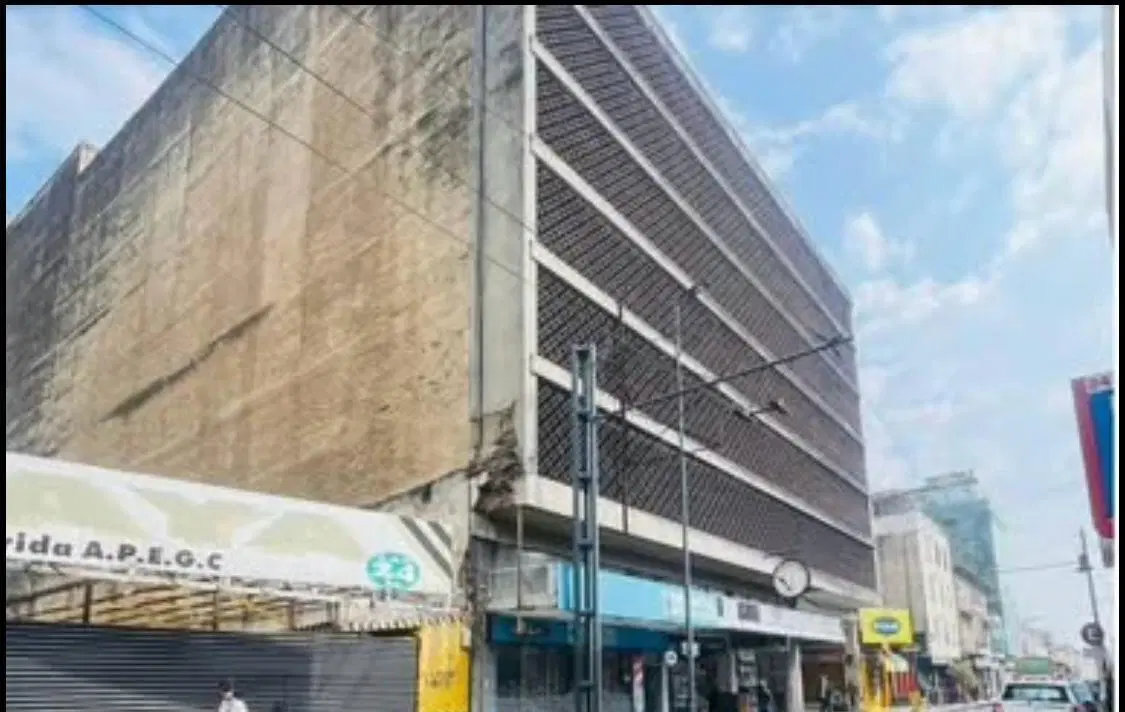 VENTA COCHERA PLENO CENTRO CALLE TUCUMAN 5