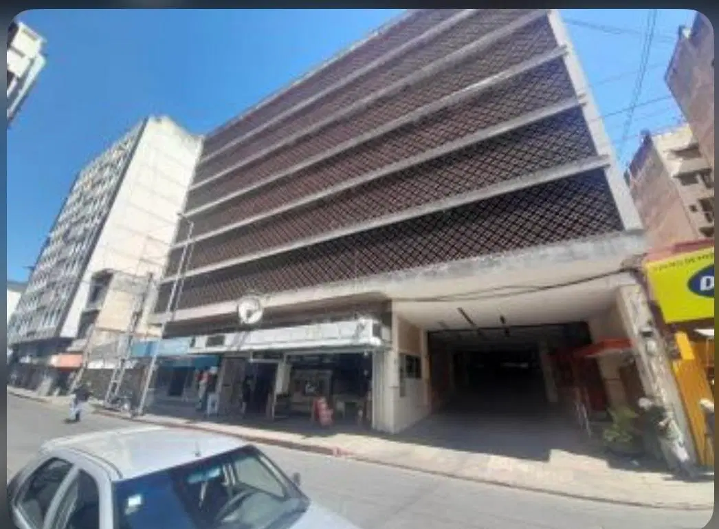 VENTA COCHERA PLENO CENTRO CALLE TUCUMAN 3