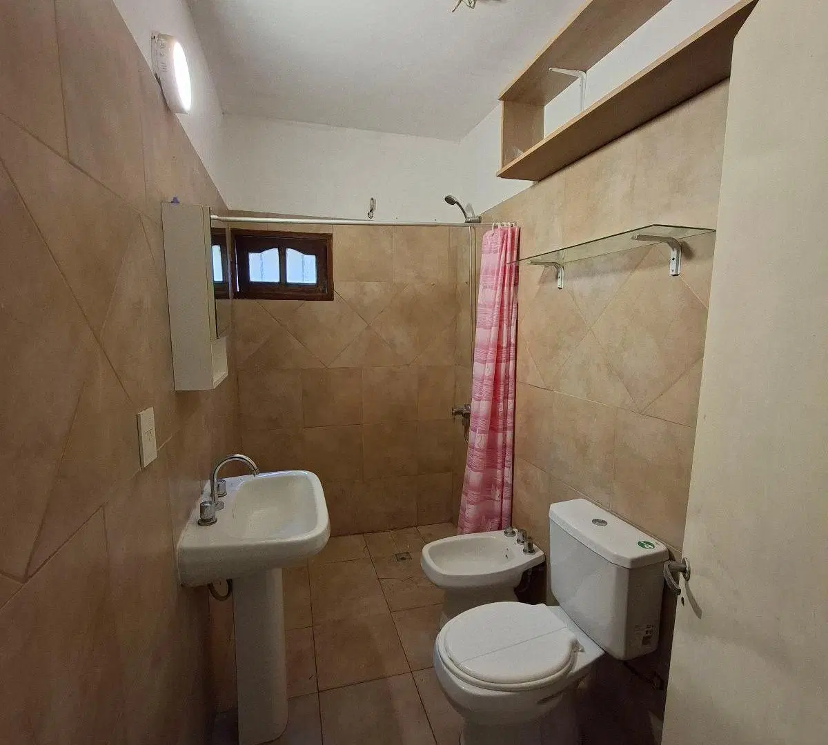 CASA 2 DORMITORIOS EN ALQUILER – VILLA CAEIRO – PATIO Y COCHERA 8