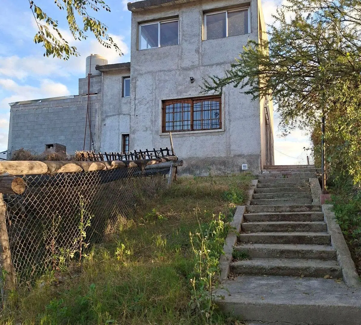CASA 2 DORMITORIOS EN ALQUILER – VILLA CAEIRO – PATIO Y COCHERA 3