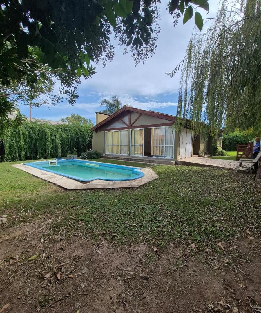 Foto de Casa en Venta 2 dormitorios - Gas natural - Pileta - Villa Rumipal, imagen 1