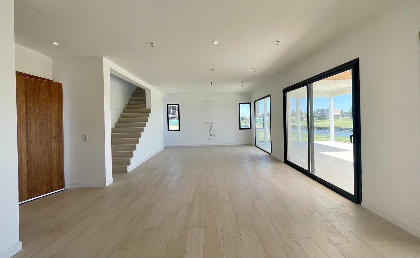 Casa al rio en venta en Naudir Aguas Privadas - Con Piscina - Amarra - A Estrenar