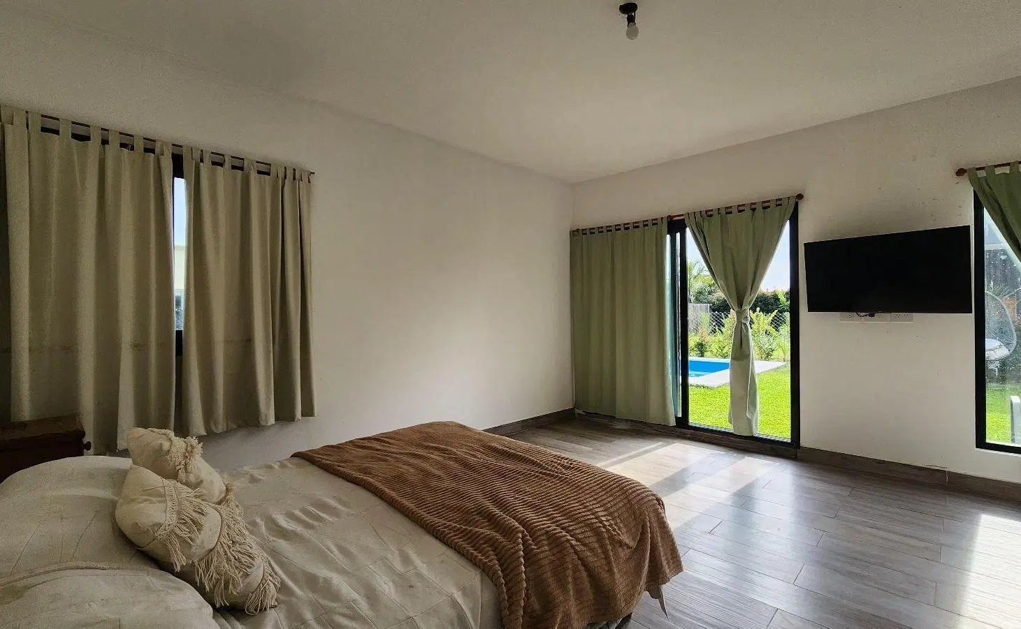 Casa en venta - con piscina - Barrio Santa Emilia, Pilar del Este 4
